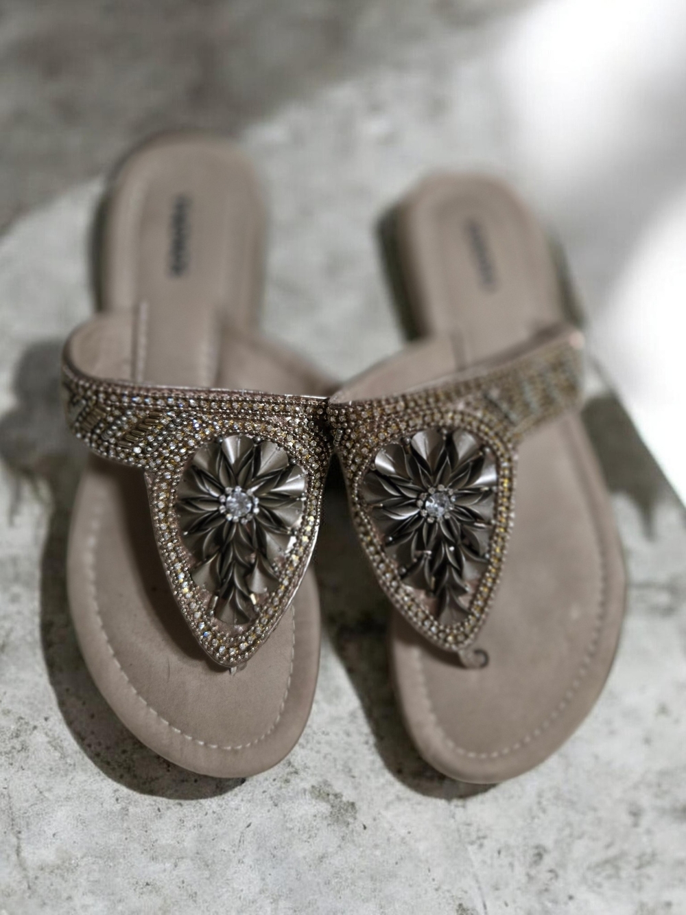 Sonoma Taupe Jeweled Thong Sandals Size 7 EUC